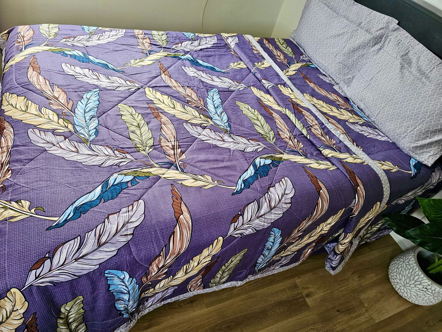 Gorgeous purple feather King Size 4-Piece Comforter Bedding Set.