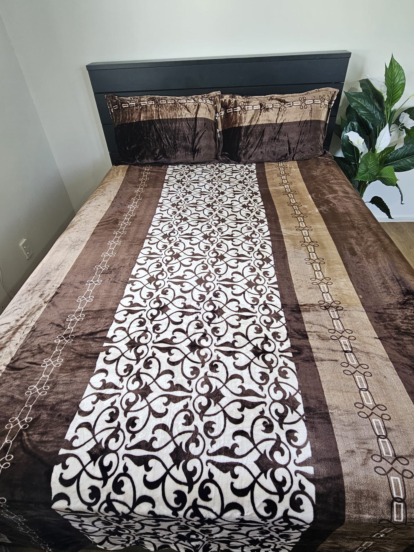 Beautiful Brown chocolate and beige striped Printed Winter Velvet Flannel Double/Queen Size Bedsheet Set.
