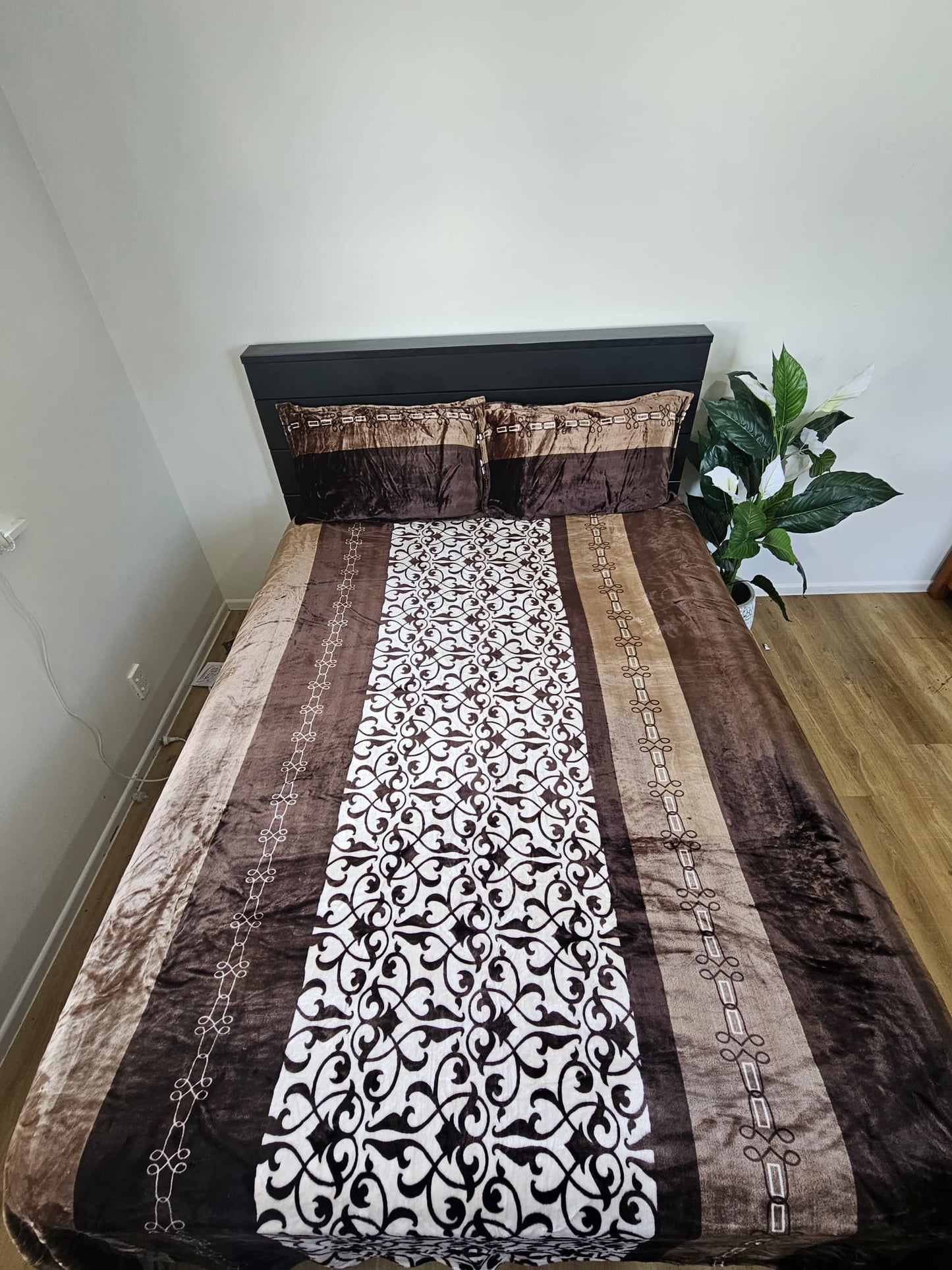 Beautiful Brown chocolate and beige striped Printed Winter Velvet Flannel Double/Queen Size Bedsheet Set.