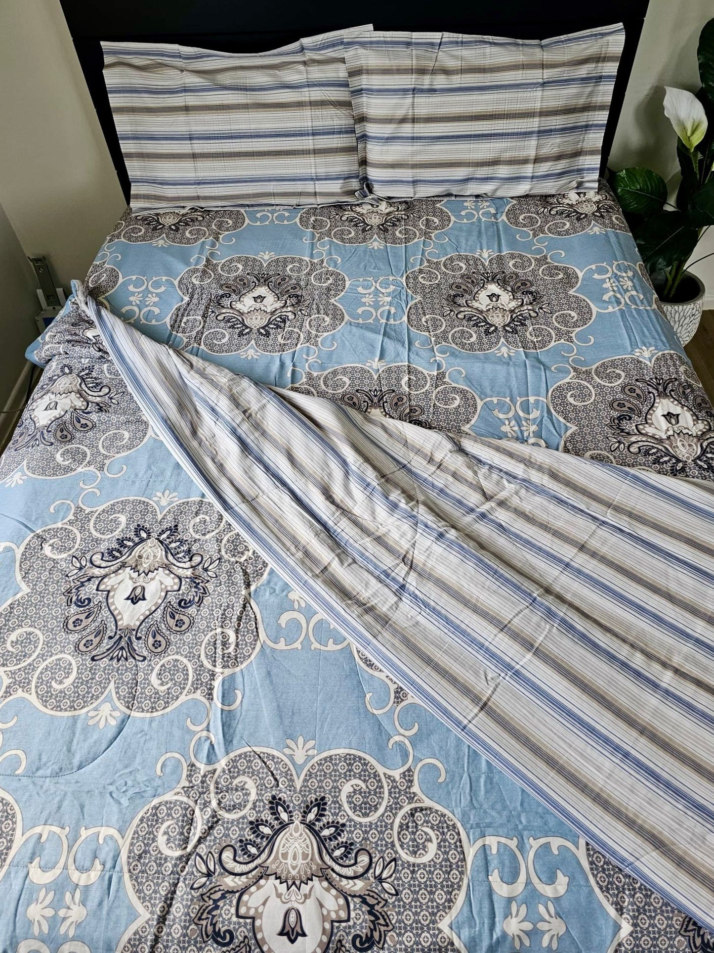 Beautiful sky blue baroque medallion comforter with blue striped pillowcases. King Size 4-Piece Comforter Set with 100% Cotton Bedsheet & Pillow Covers – Microfiber Duvet, Soft Luxury Bedding Set