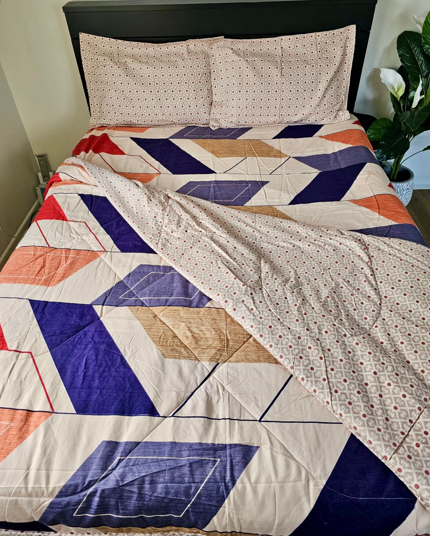 Geometric patchwork King Size 4-Piece Comforter Bedding Set.